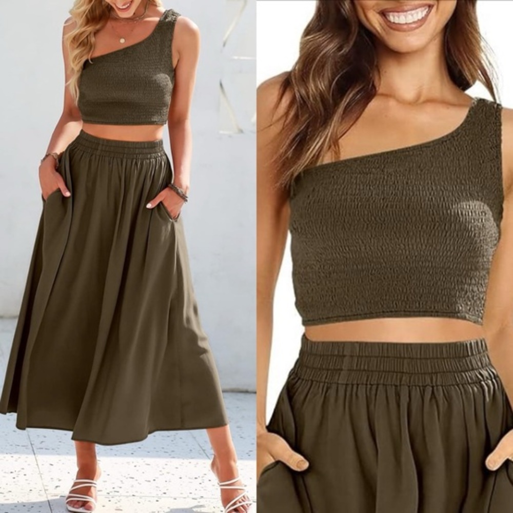 NWT Shoulder Smocked Crop Top SIZE  LARGE‎